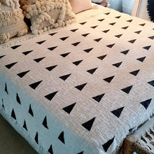 Load image into Gallery viewer, Triangle Fringed Throw Blanket in Black and Ivory
