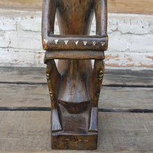 Laden Sie das Bild in den Galerie-Viewer, Hand Carved Tribal Statue with Bowl in Brown

