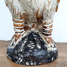 Laden Sie das Bild in den Galerie-Viewer, Hand Carved Pelican
