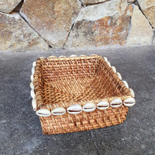 Charger l&#39;image dans la galerie, Set of 3 Hand Braided Rattan Baskets in Natural
