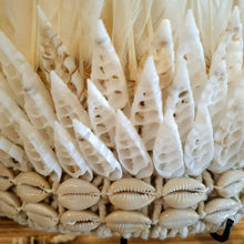 Cargar imagen en el visor de la galería, Tribal Feather &amp; Shell Headdress with stand White - bohemian-beach-house
