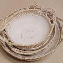 Laden Sie das Bild in den Galerie-Viewer, Set of 3 Hand Carved Bowls in White Wash
