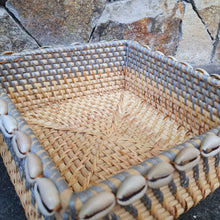 Cargar imagen en el visor de la galería, Set of 3 Hand Braided Rattan Baskets in Grey Trim
