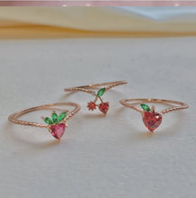 Laden Sie das Bild in den Galerie-Viewer, Prettiest Strawberry Ring in Rose Gold
