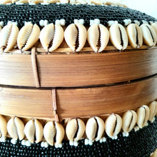 Cargar imagen en el visor de la galería, Round Beaded Cowrie Shell &amp; Bamboo Storage Box in Black Small
