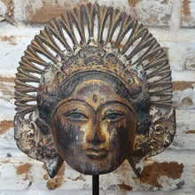 Laden Sie das Bild in den Galerie-Viewer, Hand carved Balinese Masks on a stand
