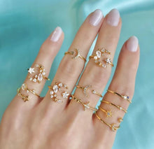 Load image into Gallery viewer, Set of Star and Moon Rings in Rose Gold
