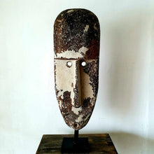 Laden Sie das Bild in den Galerie-Viewer, Tribal Décor Mask Large
