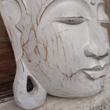 Laden Sie das Bild in den Galerie-Viewer, White Wash Buddha Head Mask Large
