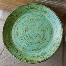Cargar imagen en el visor de la galería, Standing Offering Tray Handmade In Green in Small
