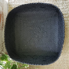 Cargar imagen en el visor de la galería, Set of 4 Bamboo Balinese Prayer Boxes Cowrie Shells
