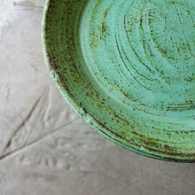 Cargar imagen en el visor de la galería, Standing Offering Tray Handmade In Green in Medium

