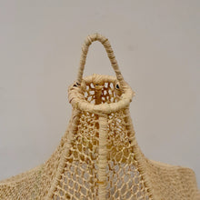 Laden Sie das Bild in den Galerie-Viewer, Handmade Moroccan Raffia Knotted Pendant Lamp Shade in Tan Medium
