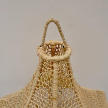 Laden Sie das Bild in den Galerie-Viewer, Handmade Moroccan Raffia Knotted Pendant Lamp Shade in Tan Large
