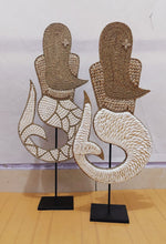 Laden Sie das Bild in den Galerie-Viewer, Mermaid Decor Shell in Ivory and Tan on a Stand
