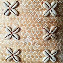 Cargar imagen en el visor de la galería, Bamboo and Rattan Baskets with Cowrie Shells in Natural
